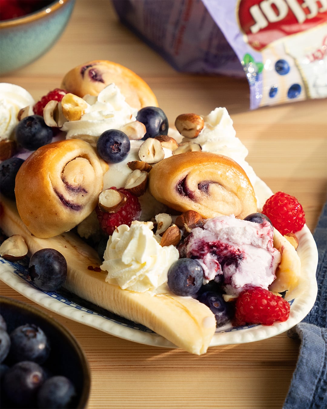 Banana Split with Gifflar Blueberry & Vanilla